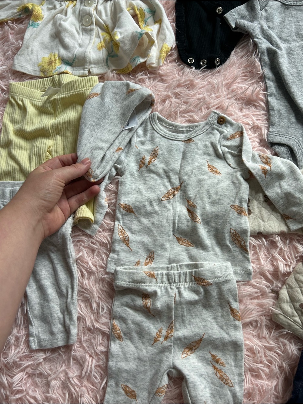 Newborn Carter's Outfit Bundle - Picture 13 of 14